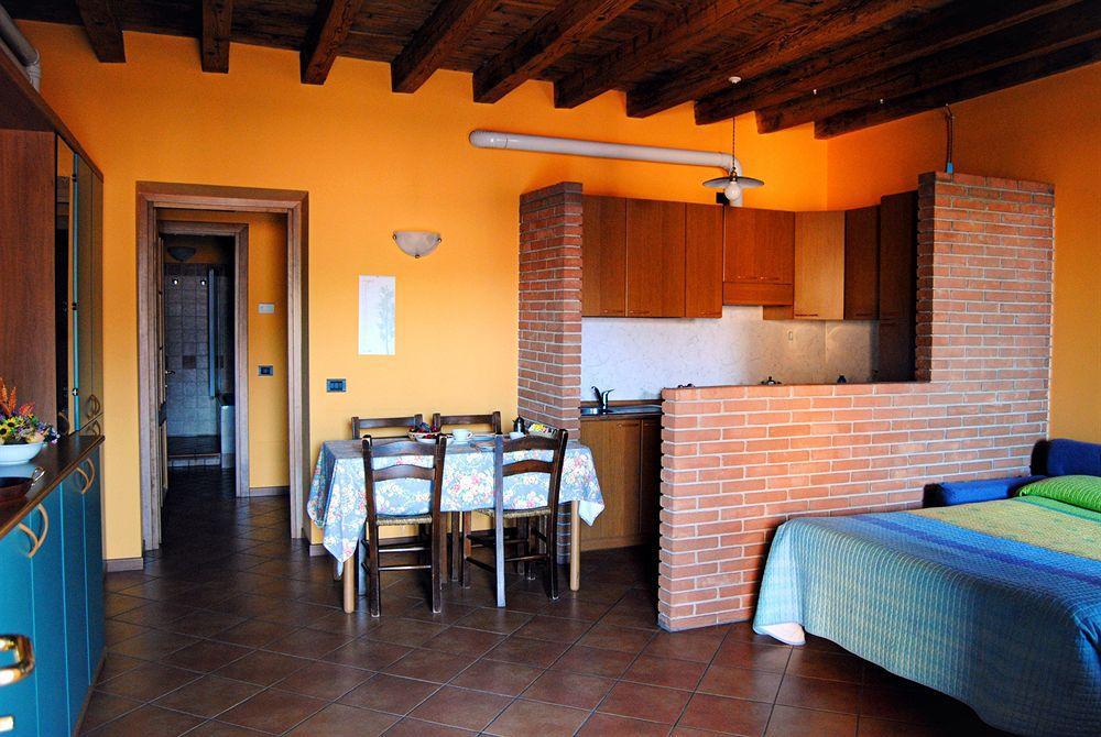 Antico Borgo Aparthotel Bergamo Exteriör bild
