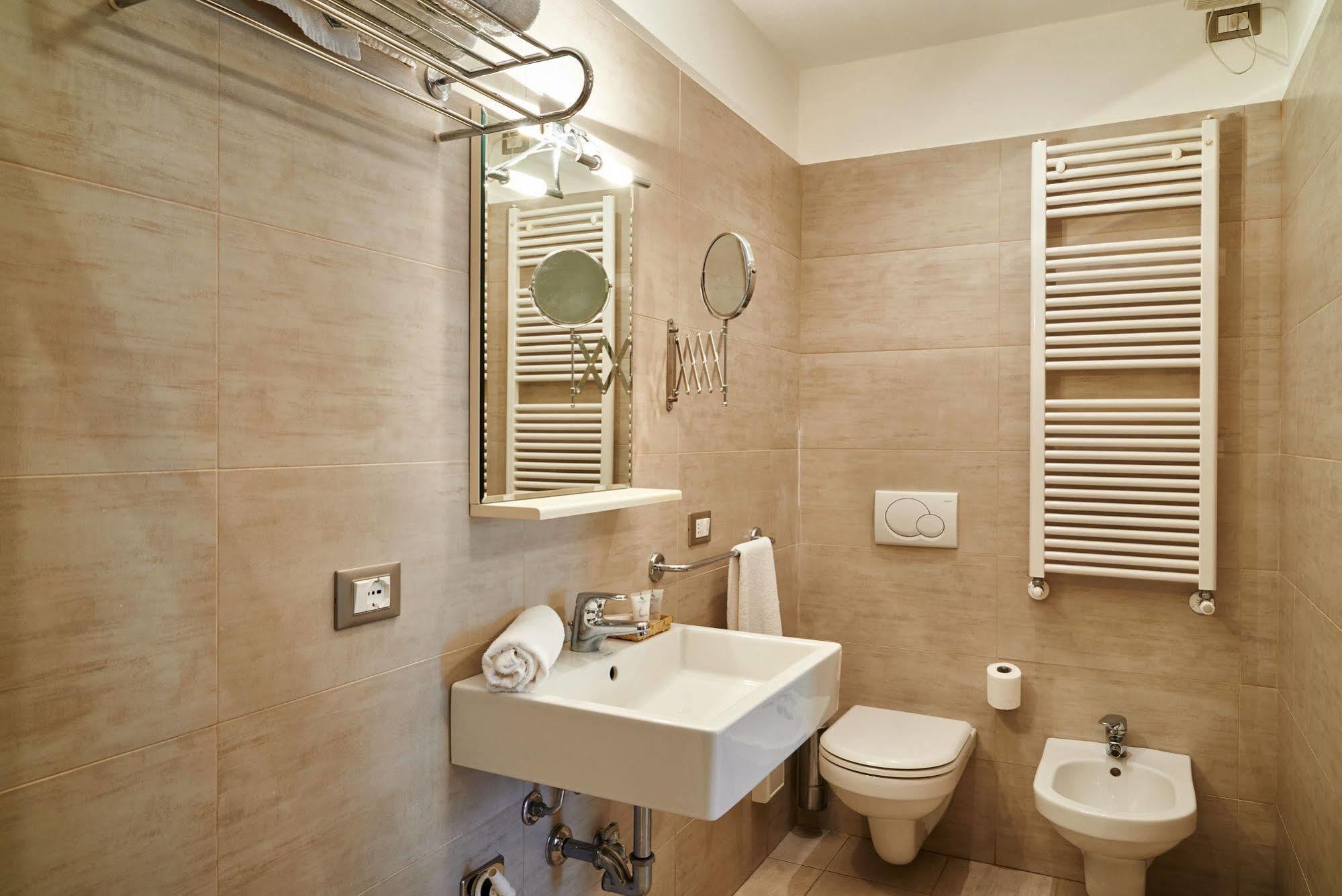Antico Borgo Aparthotel Bergamo Exteriör bild
