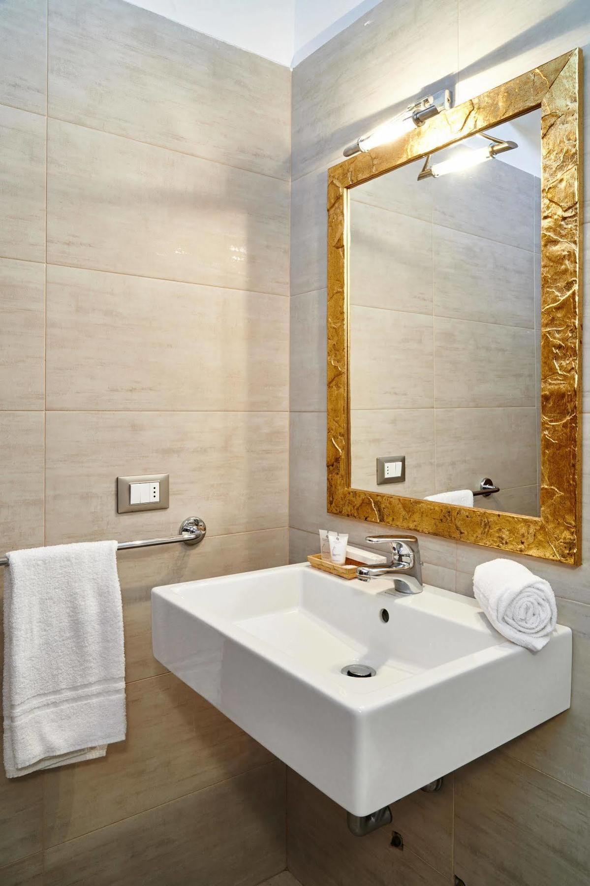 Antico Borgo Aparthotel Bergamo Exteriör bild