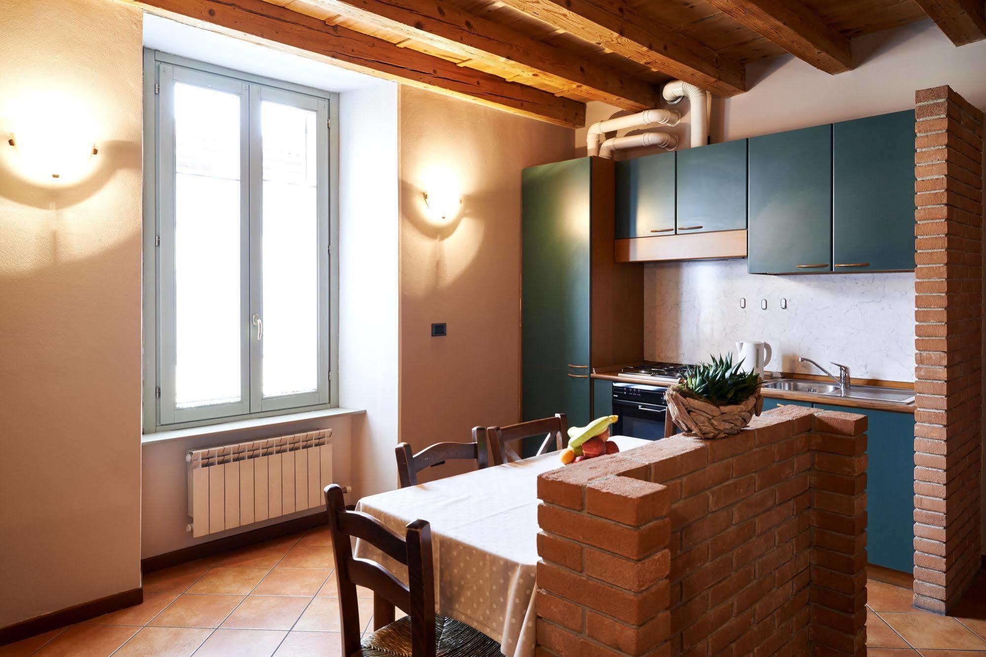 Antico Borgo Aparthotel Bergamo Exteriör bild
