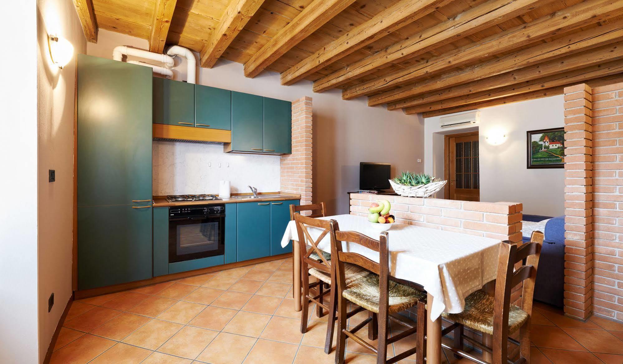 Antico Borgo Aparthotel Bergamo Exteriör bild