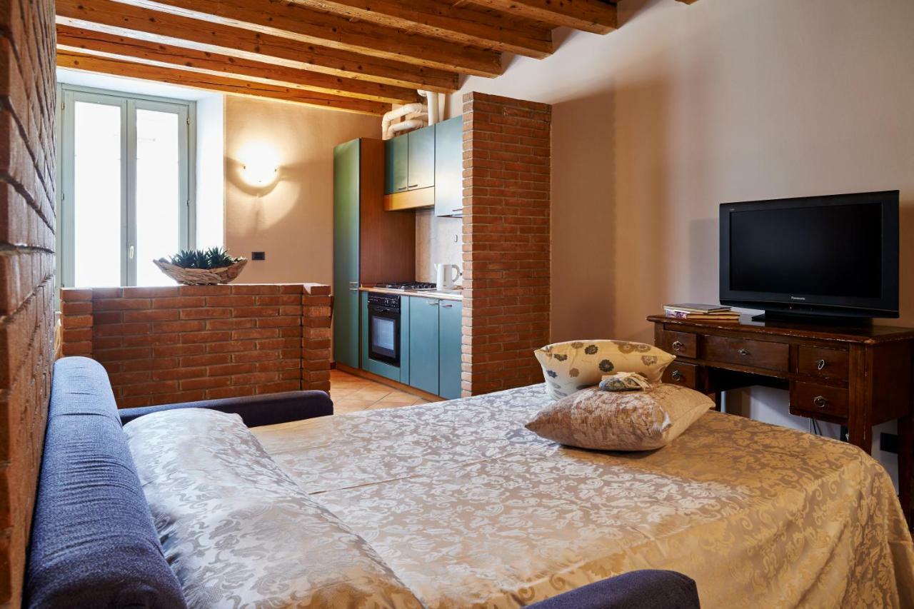 Antico Borgo Aparthotel Bergamo Exteriör bild