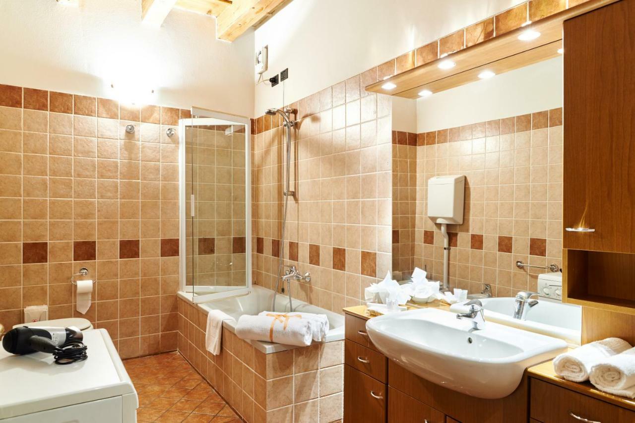 Antico Borgo Aparthotel Bergamo Exteriör bild