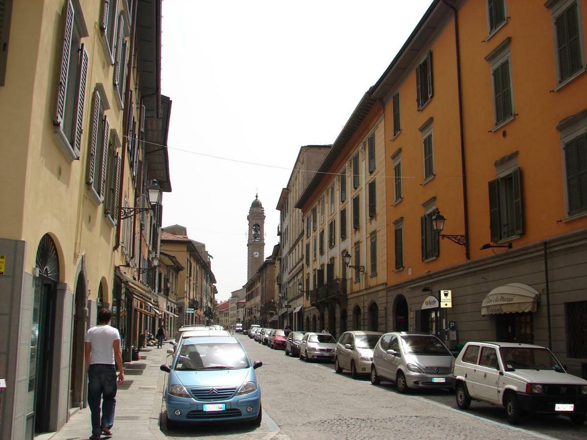 Antico Borgo Aparthotel Bergamo Exteriör bild