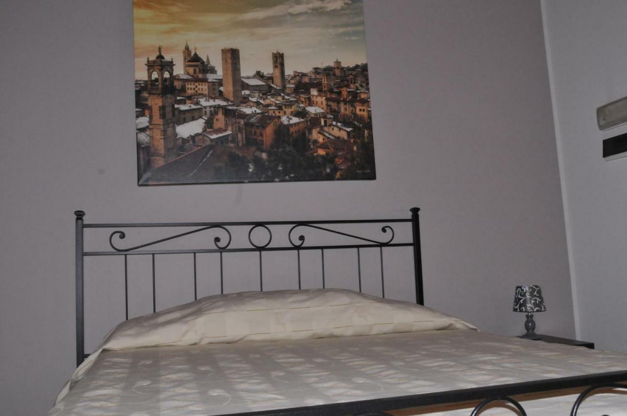 Antico Borgo Aparthotel Bergamo Exteriör bild